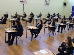 Matura z polskiego unieważniona przez smartfony. CKE nie miała ma litości