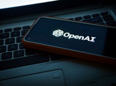 Darmowy ChatGPT ma ukrytą cenę. OpenAI wykorzysta dane użytkowników do targetowania reklam