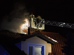 Pożar sadzy w kominie w gminie Gietrzwałd. Interweniowały służby