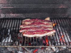 Wystarczą trzy składniki z kuchni. Ruszt po grillowaniu będzie wyglądał jak nowy