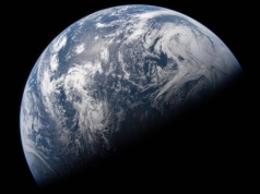 Ogromna asteroida mknie w kierunku Ziemi. Naukowcy uspokajają