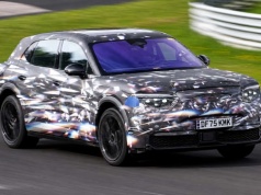 W pełni elektryczny Bentley przyłapany podczas zakamuflowanych testów