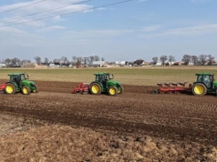 John Deere 5105M: którą skrzynię warto wybrać? Test w polu i transporcie pokazuje różnice