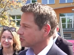 TYLKO U NAS. Dlaczego Trzaskowski sadzi niemieckie drzewa?