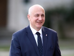 PiS ściąga wpłaty od członków. Niektórym nie trzeba tłumaczyć. "Płaćcie jak Brudzińs…