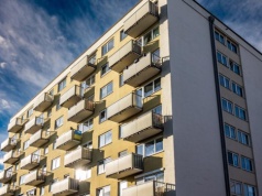 Sprzedający mieszkania ostrzej negocjują stawki, ale mamy pocieszenie dla szukających własnego „M”