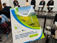 Lądowe turbiny wiatrowe nie obniżają cen gruntów. Popularny fake news obalony