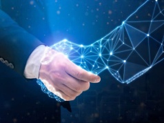 OpenAI i Anthropic przyspieszają walkę o klientów korporacyjnych. Stawką są wdrożenia AI w firmach