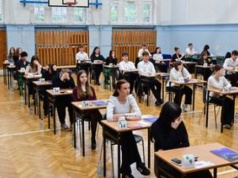 I znów przez telefony. MEN podał liczbę unieważnień matury z matematyki