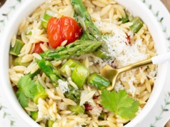 Makaron orzo ze szparagami
