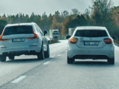 Wyprzedzał i przekroczył prędkość. Policjant wypisał druczek