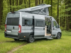 Ten gigantyczny kamper od Toyoty to twój nowy dom. Poznaj potężne Tanuki!