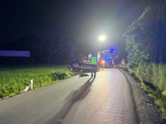 Wieczorne dachowanie w Kaniowie. Kierowca uciekł, a potem wrócił na miejsce zdarzenia