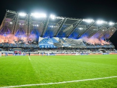 Wtargnął na boisko podczas meczu Stal Rzeszów – Wisła Kraków. 50-latek z zarzutami