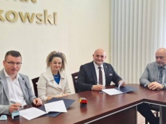 Orlik w Czarnocinie nadal dla mieszkańców. Powiat i gmina podpisały porozumienie