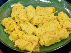 Malezyjskie placki jak z koronki. Podane z curry znikają z talerza błyskawicznie