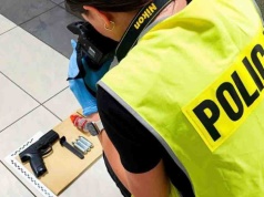 Kobieta z bronią w ręku groziła ludziom śmiercią. Na nogi postawiono patrole policji
