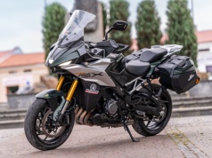 Majowa oferta Suzuki: GSX-S1000GX i V-Stromy z pakietami akcesoriów w cenie