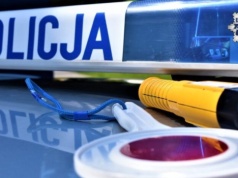 Prowadził, mając zakaz i… 4 promile – podróż zakończył w przydrożnym rowie