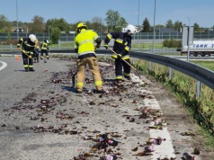 Wylało się piwo i... blokowało wjazd na autostradę