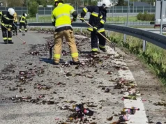 Niecodzienne zdarzenie na A4. Piwo wylało się z ciężarówki, strażacy w akcji