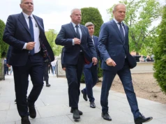 Tusk przyjechał pożegnać Olechowskiego. Jednego z „trzech tenorów PO”