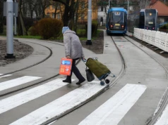 Zasada 100 metrów. Mało który pieszy o niej pamięta, a policja już tak