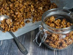 Granola bez tony cukrów prostych. Do owsianki czy musli jak znalazł