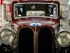 W centrum Krakowa stanęły legendarne BMW. Wystawę można zobaczyć za darmo