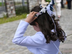 Danutę męczy sumienie. "Mąż zmarł, teściowie mi pomagali, to puściłam troję dzieci do komunii"