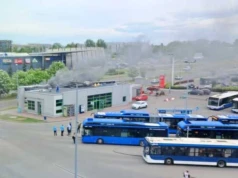 Zawalił się na dach dworca autobusowego w Czyżynach