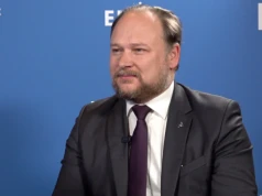 Agenci AI w przemyśle: jak ograniczać „konfabulacje” i chronić dane firmy?