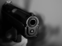 2 nastolatków oskarżonych o kradzież policyjnej broni ze szkoły