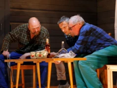 Sąsiadka, która wie wszystko o wszystkich. Łomniański teatr rozbawił publiczność w Boconowicach