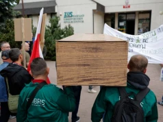 Przynieśli trumnę pod budynek ZUS. Firma z Przemyśla walczy o przetrwanie