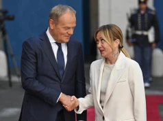 Serdeczne powitanie Meloni z Tuskiem. Były dwa buziaki i uśmiechy