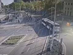 Chwile grozy na pasach w Szczecinie. Kierowca autobusu niemal potrącił pieszych. Jest nagranie