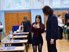 Wnieśli telefon na maturę. CKE mówi, ile matur unieważniono
