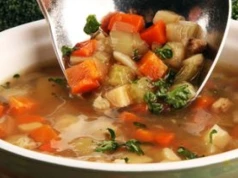 Wlej odrobinę do zupy jarzynowej. Podkręci jej smak lepiej niż popularna maggi