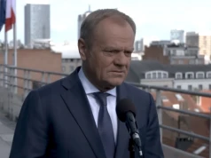 Przyszli protestować pod domem Tuska. Premier ostro zareagował, dostało się Nawrockiemu i Kaczyńskiemu. „Są pewnie dumni”