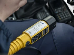 Spowodował kolizję i uciekł. Przyszedł sam do komendy, bo wiedział, że policjanci i tak go znajdą. Był pijany