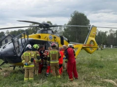 Groźny wypadek na budowie w Biadolinach Szlacheckich. Na miejsce wezwano śmigłowiec LPR