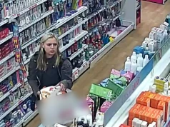Półtleniona blondynka zrobiła sobie prezenty w Hebe. Teraz szuka jej policja
