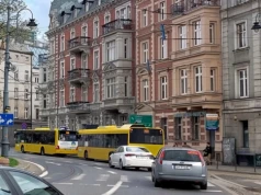 Kierowca zachowywał się podejrzanie w centrum Katowice. Policjanci odkryli, że auto jest kradzione