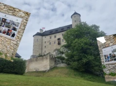 Fani "Korony Królów" znają go doskonale. Wnętrza tego zamku "zagrały" Wawel
