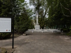 IPN upamiętnił ofiary działań czerwonoarmistów w Tczewie. Obok pomnika Armii Czerwonej stanęła tablica