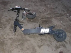 Wypadek hulajnogi elektrycznej. 16-letnia dziewczyna uderzyła głową o drogę