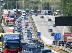 Jedna godzina dziennie i setki tysięcy strat. Kierowcy robią to nagminnie