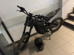 Uderzył elektrycznym motorowerem w policjanta i próbował uciec. 17-latek zatrzymany