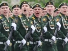 Bez czołgów i rakiet. Skromna parada na Placu Czerwonym